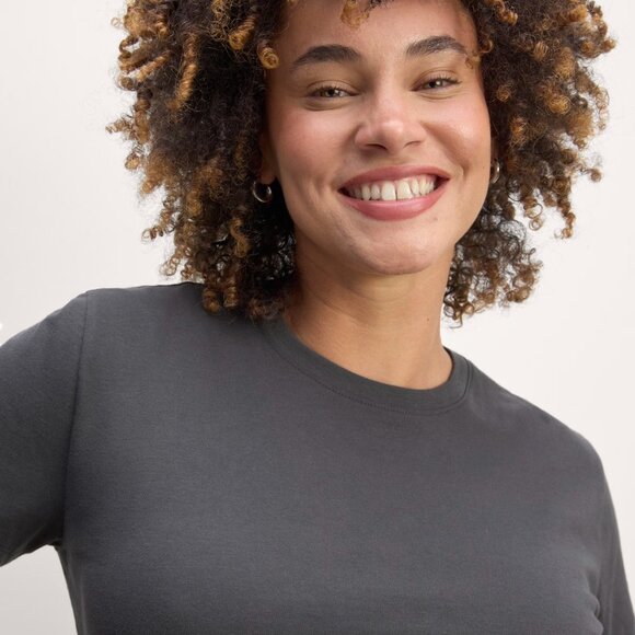 Everlane The Box Cut Tee in Essential Cotton in Graphite, Size X-Small - Picture 2 of 8